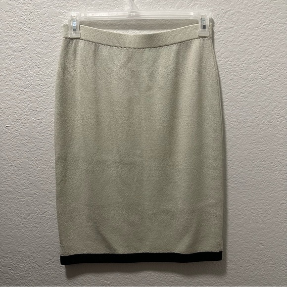 St. John Collection Women's size 8 cream with black trim knit pencil skirt. - Picture 4 of 7